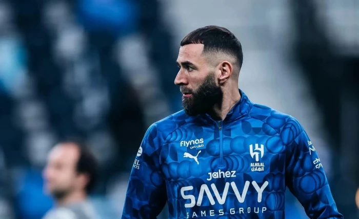 تفاصيل جديدة بشأن رحيل بنزيمة عن الهلال.. والكشف عن تكلفة التراضي وشرط الـ330 مليون ريال