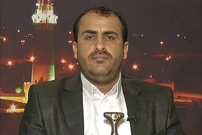 الناطق باسم الحوثيين يجري اتصالات مع دبلوماسيين أمريكيين ويقدم ضمانات بحماية السفن الأمريكية والإسرائيلية مقابل عدم التدخل العسكري