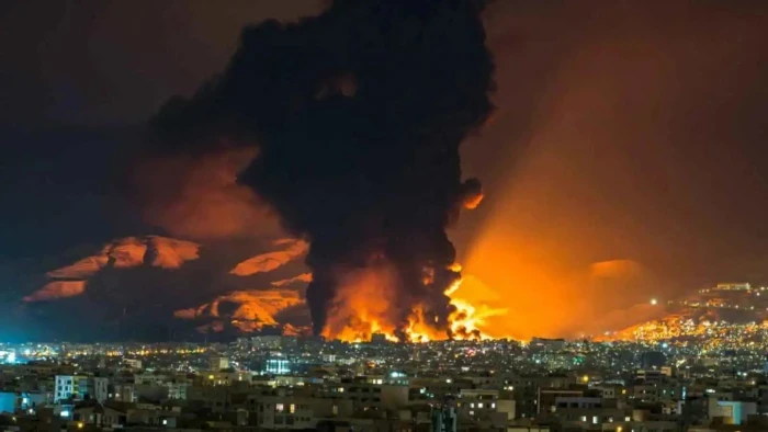 دوي انفجارات في مدينة سيريك بإيران