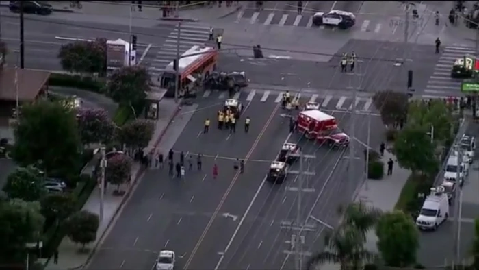 بالفيديو.. تحطم مروحية إخبارية تابعة لـ«NBC» أثناء تصوير حادث إطلاق نار في لوس أنجلوس ومقتل 3 أشخاص