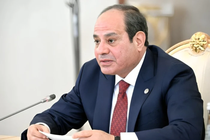 ‏السيسي للمصريين : "شايفين الدول جنبكم هل فيه حد نجا غير مصر؟"