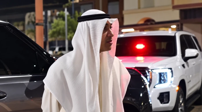 بالفيديو: وزير الداخلية الكويتي يرافق حملة أمنية أثناء مداهمة تاجر مخدرات والقبض عليه