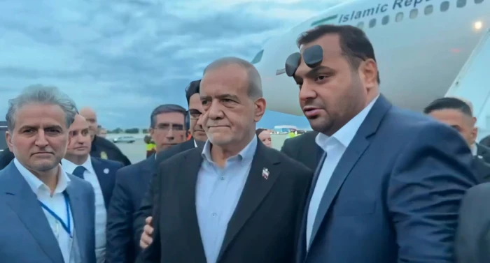 بعد هبوط طائرته اضطراريًا في الجزائر.. فيديو يوثق لحظة وصول الرئيس الإيراني إلى نيويورك