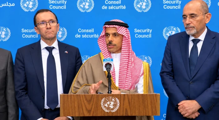 "ندافع عن أنفسنا".. بالفيديو: أول تعليق من وزير الخارجية على التهديدات والاعتداءات الحوثية الأخيرة على المملكة