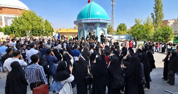 بالفيديو: مظاهرات وهتافات من الطلاب داخل جامعة طباطبائي في طهران