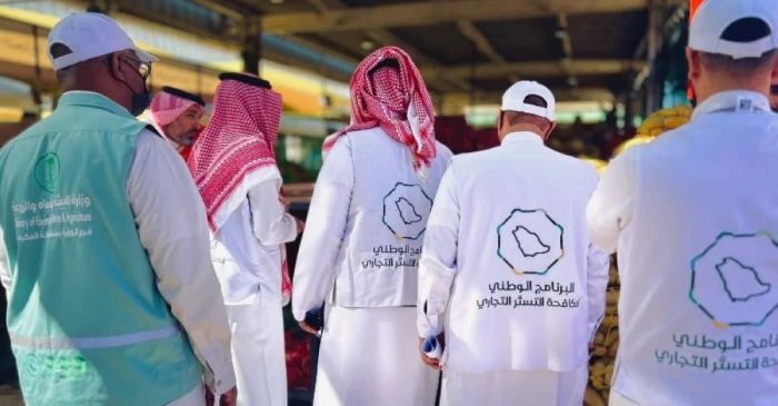توضيح من «مكافحة التستر» حول متى يكون عمل غير السعودي في المنشآت التجارية لا يُعد تسترًا تجاريًا