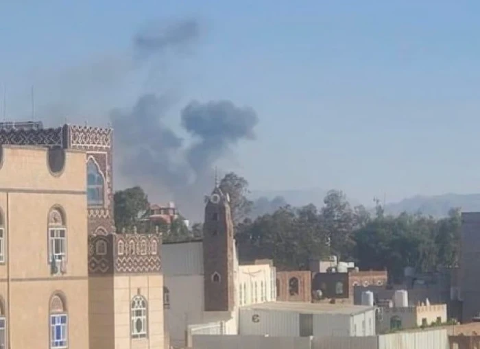 القوات المسلحة اليمنية تعلن بدء «هجوم استراتيجي» على صنعاء.. ووقوع انفجارات وسط تحليق مكثف للطيران
