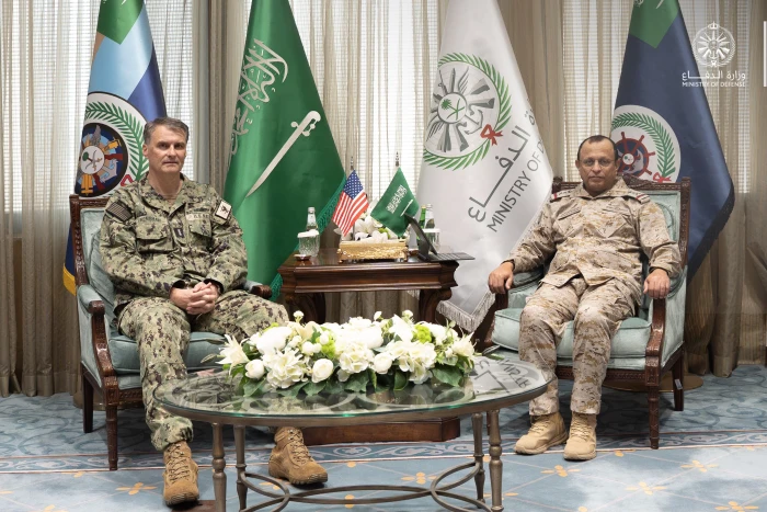 بالصور.. تفاصيل اجتماع رئيس أركان القوات البحرية السعودية وقائد القوات البحرية بالقيادة المركزية الأميركية