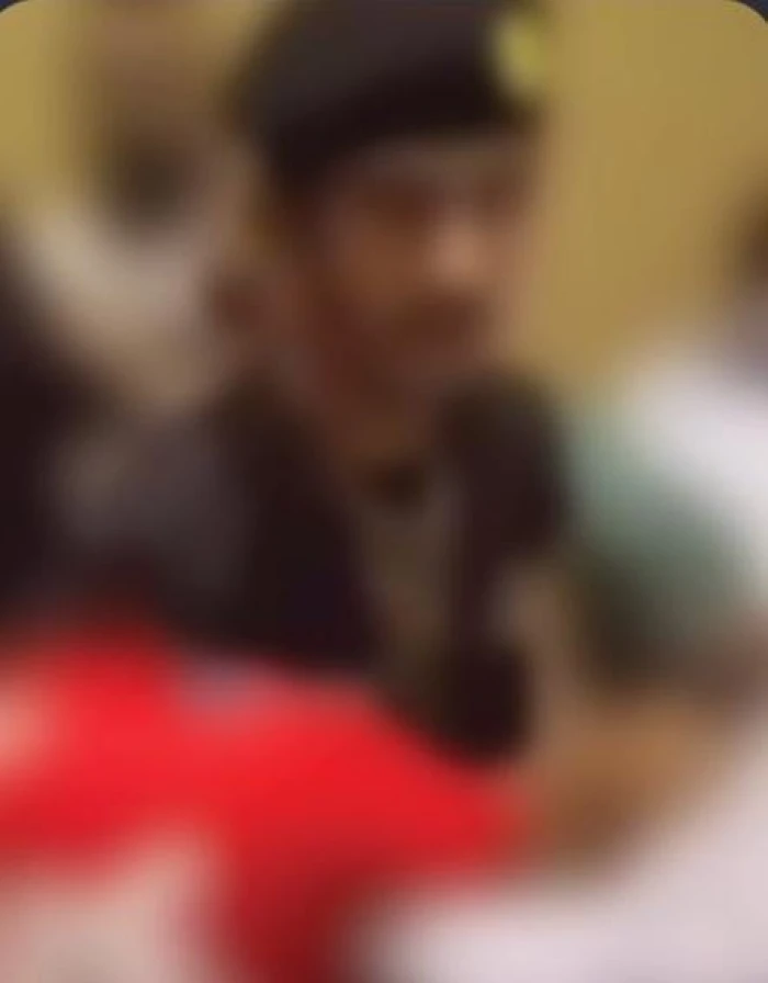 بيان أمني بشأن ظهور شخص في محتوى مرئي يرشق أحد المنظمين بطعام بعد نهاية منافسة رياضية