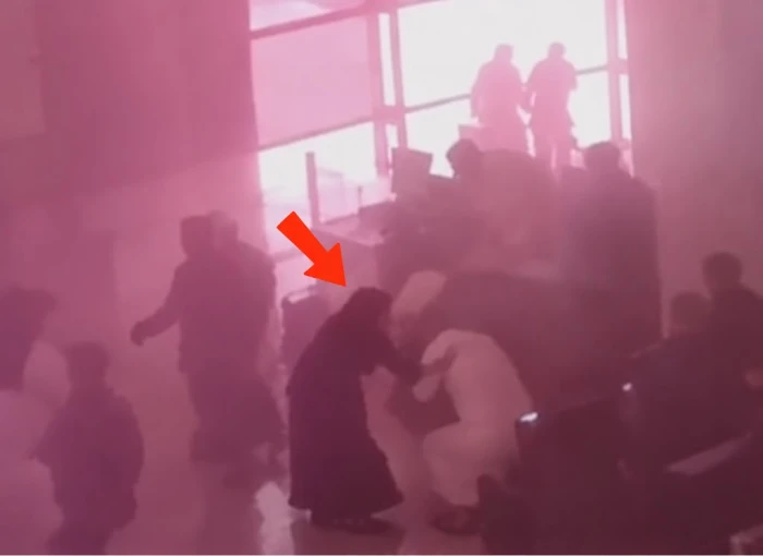 بالفيديو.. موقف شجاع لموظفة سعودية أثناء الاعتداء الحوثي على مطار الرياض.. ساعدت معتمرًا على الخروج رغم الخطر