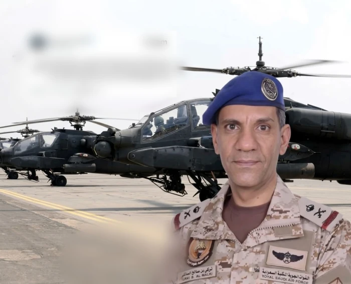 متحدث التحالف ينشر صورة طائرة أباتشي.. ويعلق على مزاعم إسقاطها: «ستدخل الميدان قريبًا»
