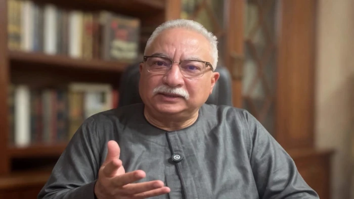 الصحفي المصري إبراهيم عيسى :"اللي مش مصدق إن السيسي هيسلم السلطة بعد ولايته هو حر"