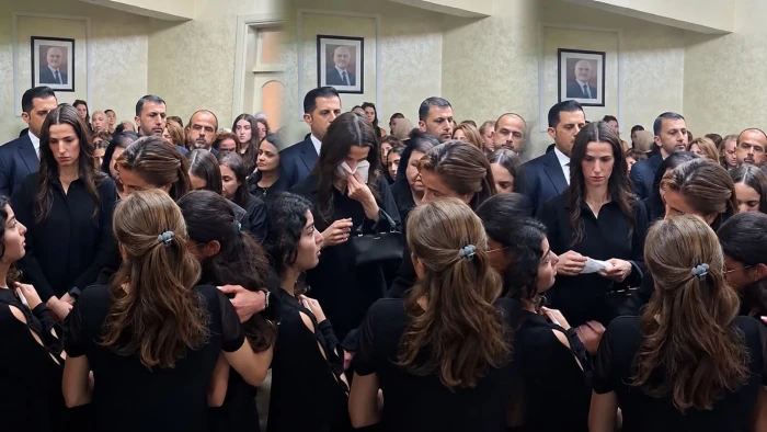 بالفيديو: ردة فعل الأميرة رجوة السيف أثناء مواساة أسرة أحد ضحايا هجوم كنيسة حمود بالأردن رفقة الملكة رانيا