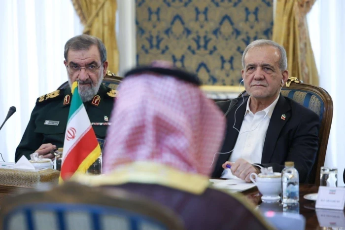 تعليق الرئيس الإيراني بزشكيان أمام ممثلي دول حلف مكة في اجتماع طهران