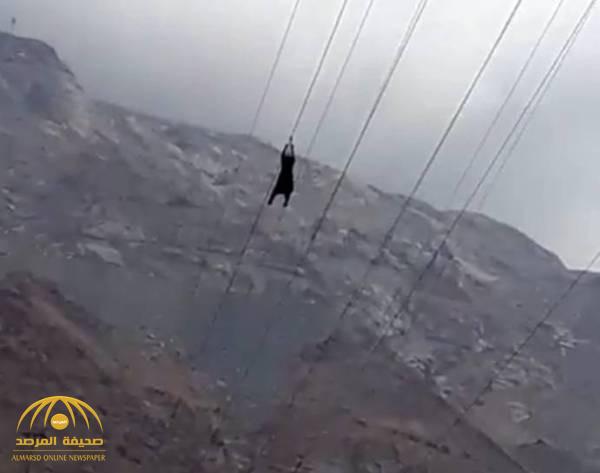 شاهد ... حقيقة الفيديو المتداول للفتاة المعلقة بتلفريك الطائف!