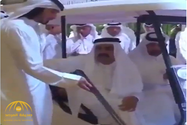 شاهد.. لقطات توثق مرض "حمد" أمير قطر السابق !