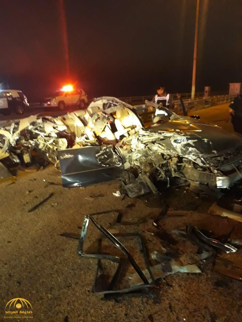 شاهد .. صور مروعة لحادث جسر الملك فهد .. ومصادر تكشف عن أسبابه وحالة قائد السيارة !