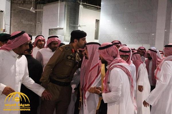 شاهد:  مساعد قائد  قوة الحرم " بدر بن سعود" يعزي والد اللواء الراحل "عبد العزيز الفغم"