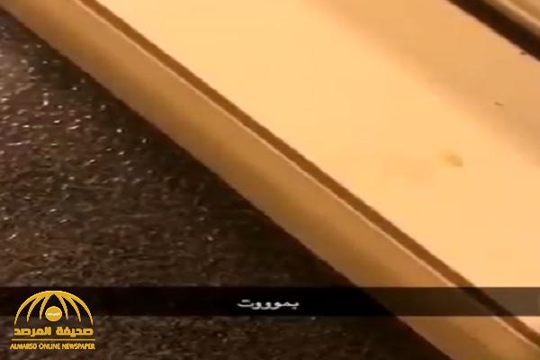 وسط سماع أصوات صراخ وبكاء .. شاهد : تداول فيديوهات لمعنفتين بالجبيلة وخميس مشيط .. وحقوق الإنسان تعلق