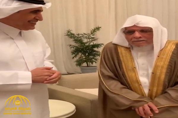 شاهد ردة فعل وزير التعليم السابق عزام الدخيل لحظة لقاء معلمه في الابتدائية