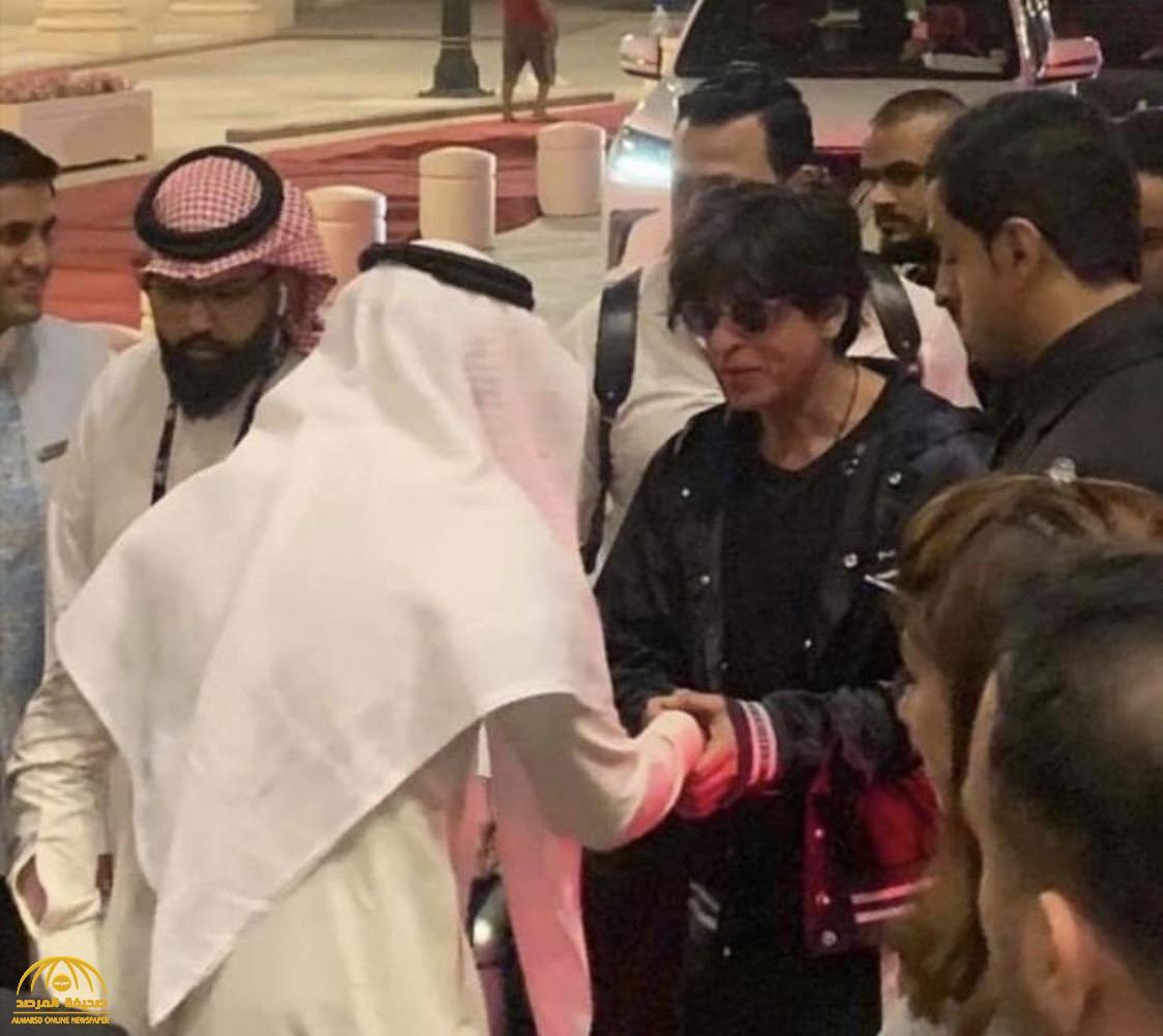 شاهد: لحظة وصول الممثل الهندي "شاروخان" إلى الرياض.. ما سر تواجده؟ - فيديو وصور