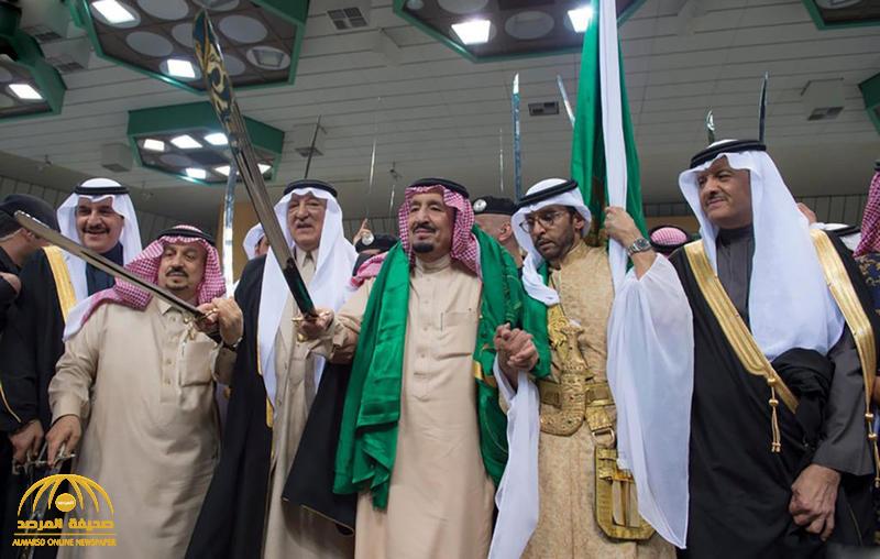 شاهد ...  لماذا يتفاعل الملك سلمان  دائما مع العرضة السعودية؟... فهد السماري يجيب!