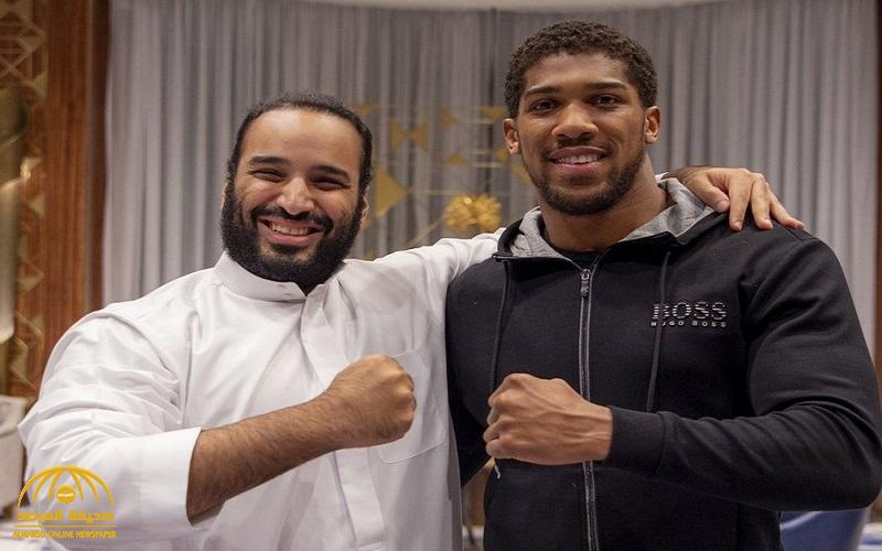 شاهد .. صورة ولي العهد خلال استقبال بطل العالم في الملاكمة شاهد .. صورة ولي العهد خلال استقبال بطل العالم في الملاكمة