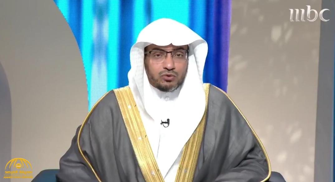 هل يجوز  من لديه  خادمة غير مسلمة في سيارته  المرور  بها  عبر  الطرق  وسط  مكة؟