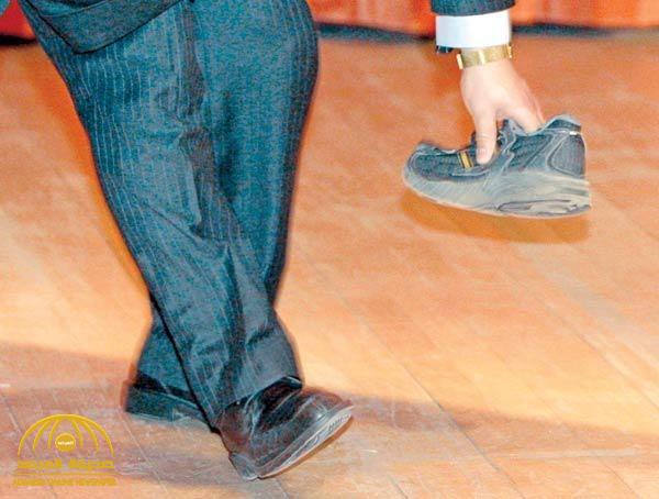 مدير فندق "وافد" يرمي موظف "سعودي" بالحذاء في مكة !