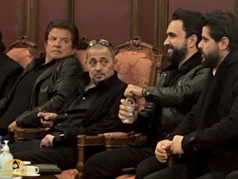 وليد توفيق يثير الجدل بتصرفه في عزاء والدة جورج وسوف.. شاهد ماذا فعل؟-فيديو