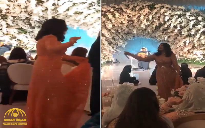 شاهد .. "أحلام" ترقص أمام "محمد عبده" في حفل زواج بالإمارات