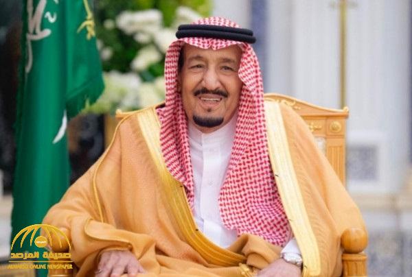 شاهد .. صورة نادرة لخادم الحرمين وهو يرتدي "بدلة" رسمية