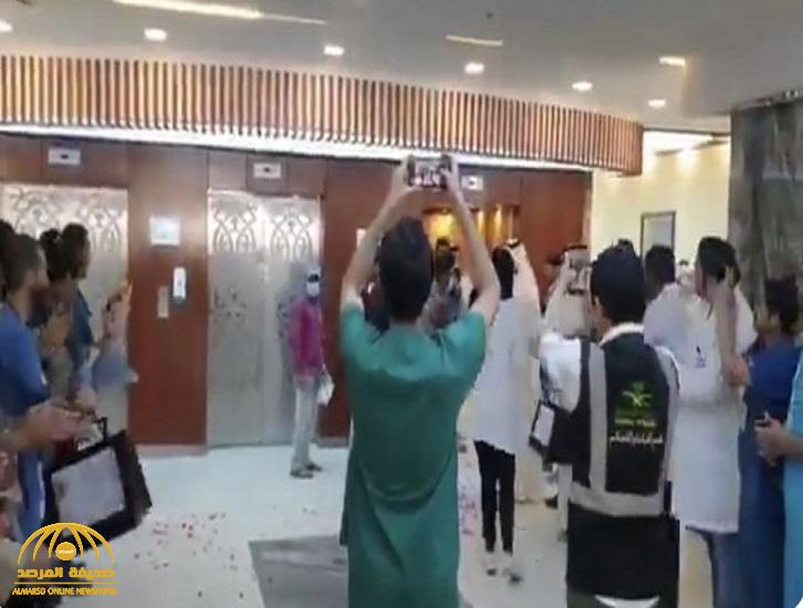 "دعا متابعيه لمشاهدة كيف يتم توديع المتشافين".. شاهد:  فضيحة "قطري" شكر حكومته بتغريدة لشفاء مرضى "كورونا" بالطائف