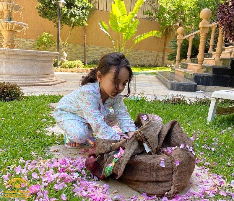 الطفلة "علياء" هزمت كورونا في موقعة الـ "٣٢ يوما".. وعادت لتركض في حدائق منزلها - صور