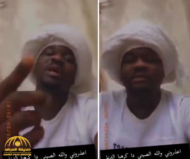 شاهد: سوداني غاضب يهاجم الصيني الذي تسبب بكورونا: والله أنت عملت حاجة فرعون ما عملها!