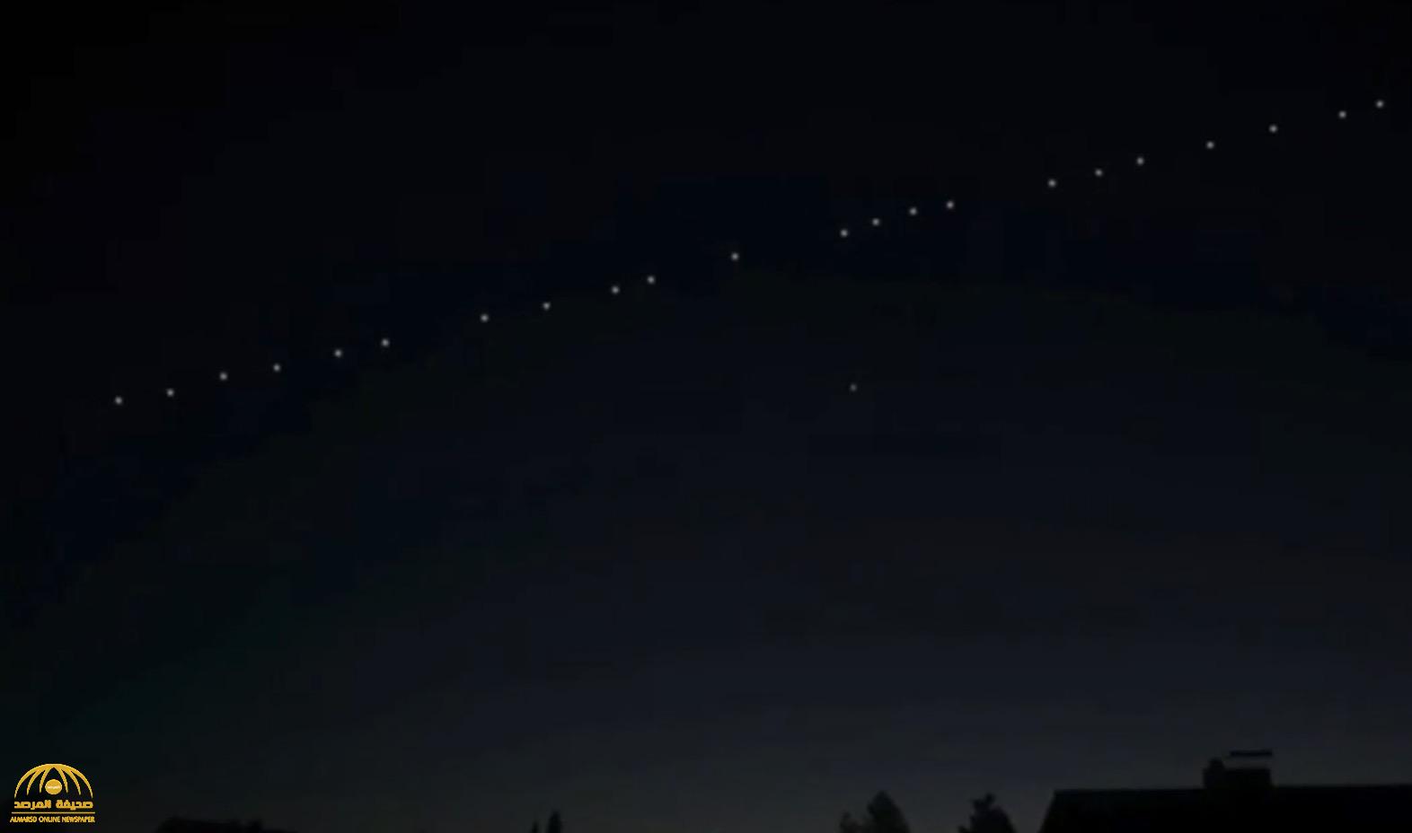 ظاهرة غريبة في سماء السعودية.. "قطار" من الأجرام المضيئة يظهر فجأة وهذا تفسيره - فيديو