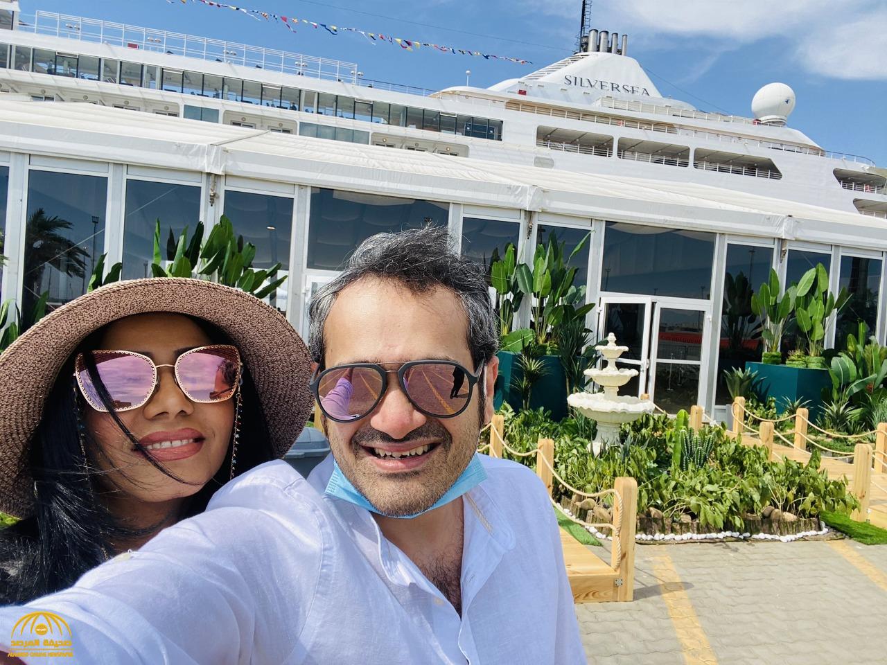 شاهد: “وشم” على ساق الإعلامي محمد سلامة "يثير الاستغراب" أثناء رحلة سياحية مع زوجته على “الكروز”  !