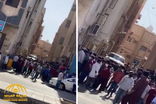 شاهد .. عمالة تغلق شارع بحي الوزارات في الرياض!