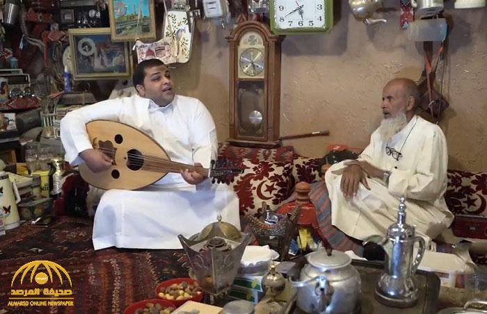 من وسط عنيزة .. شاهد.."أبو تميم" عاشق الطرب يعيد ذاكرة شبابه و يغني : ياليت سوق الذهب يفرش حرير!