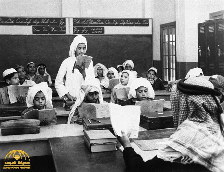 شاهد: صورة نادرة لطلاب أول مدرسة في الظهران.. والكشف عن تاريخ التقاطها!