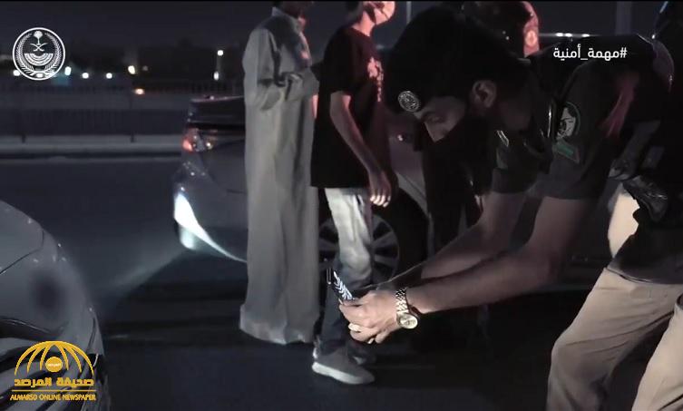 شاهد.. لحظة مطاردة "المرور السري" لمخالفين في الرياض ليلًا وضبطهم بـ"القوة الجبرية"