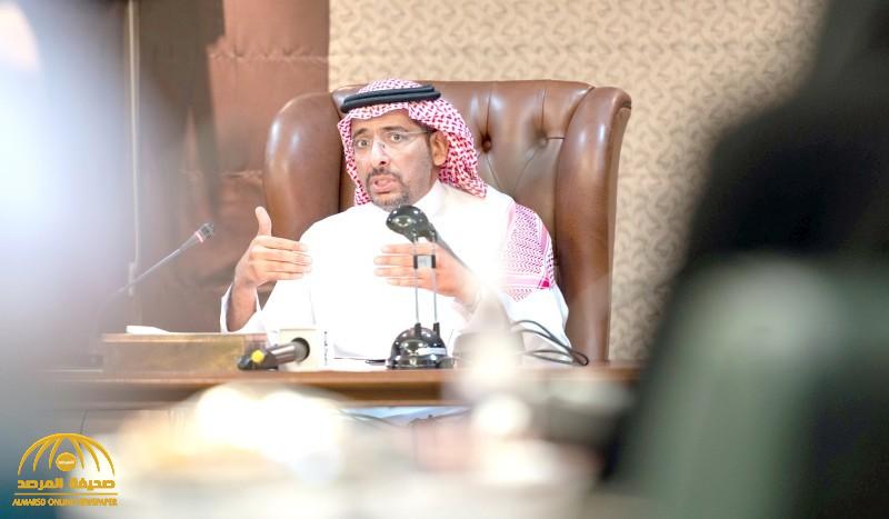 وزير الصناعة السعودي يكشف مفاجأة عن مصدر صناعة "الشماغ" الذي يرتديه!