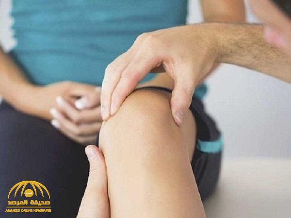 طبيب يكشف سبب "طقطقة الركبة".. وينصح بعلاج لألم المفاصل