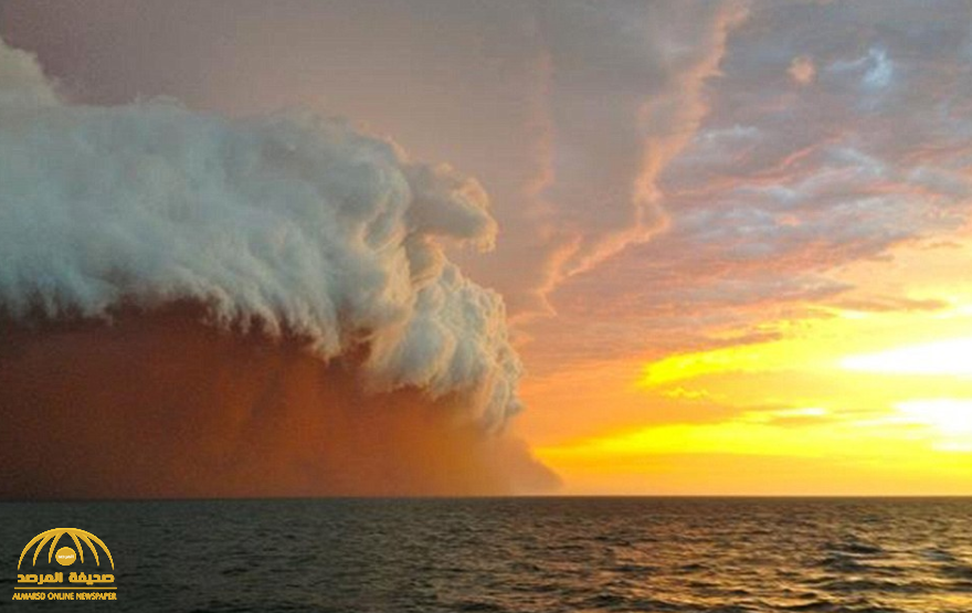 "سحابة حمراء" ظهرت فجأة.. تفاصيل قصة العاصفة التي قتلت 8000 خليجي في ساعة واحدة!