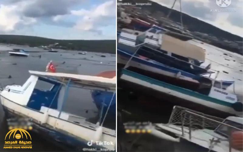 شاهد : ظاهرة غريبة .. انخفاض وتراجع مياه البحر في أزمير التركية بعد الزلزال المدمر !