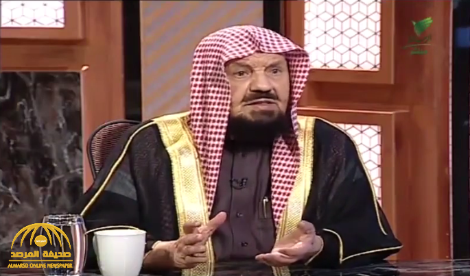 ‏ما حكم خروج المرأة بعباءة حمراء اللون؟ ..  "المنيع": يجيب ! فيديو