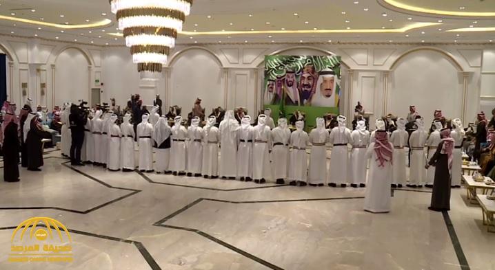 شاهد : أمير عسير يفاجئ الحضور بإلغاء الشيلة خلال صلح بللسمر التاريخي بين "آل جرمان" و"آل غرامة"!