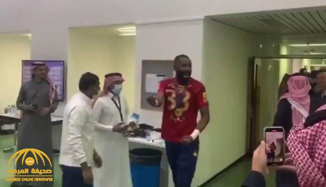 شاهد .. احتفال لاعبو النصر بالفوز بكأس السوبر داخل غرفة تبديل الملابس