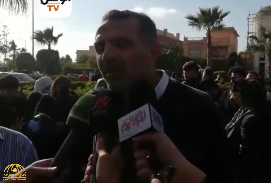 شاهد نجل الفنان "عزت العلايلي" يروي تفاصيل اللحظات الأخيرة قبل وفاته : "كان يستاهل وفاة زي دي" !