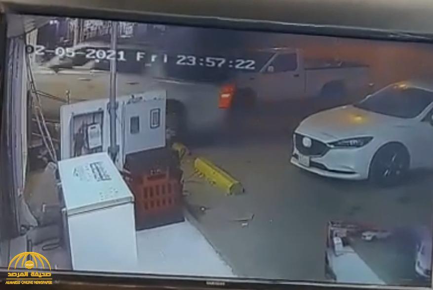 حادث غريب.. شاهد: "تاهو" تقتحم صيدلية في جازان